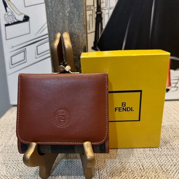 Vintage Fendi Zucca Bifold Wallet - Picture 2 of 13